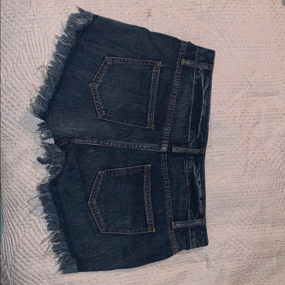 Shorts - Picture 2 of 4